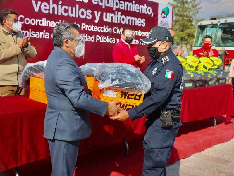 Equipan Con Nuevos Uniformes A Polic As De Izcalli Peri Dico De Izcalli