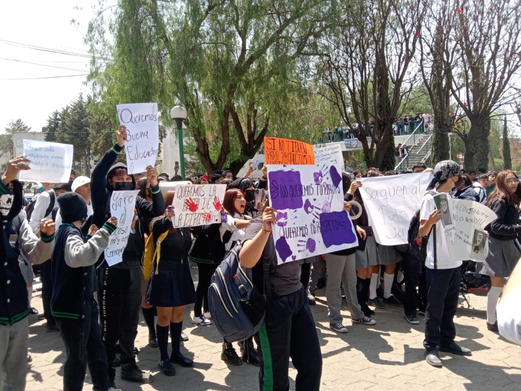 Continuan mesas de dialogo en el CONALEP 109 tras denuncias de alumnos y padres de familia