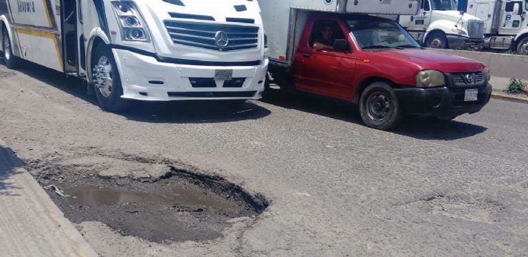 Para rehabilitar carreteras federales, Sheinbaum da banderazo de salida a nuevos trenes de repavimentación